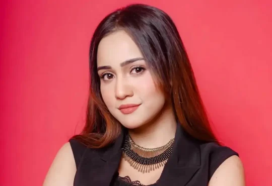 Ashi Singh during an interview discussing her casting couch experience in Uff Yeh Dil Hai Mushkil