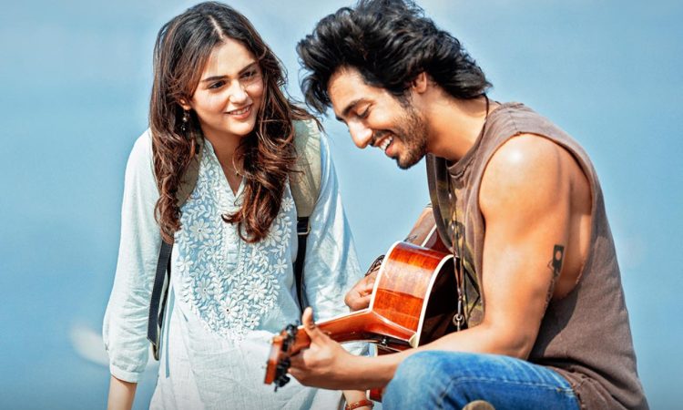 Poster of Saiyaara movie featuring lead actors from the emotional Bollywood drama