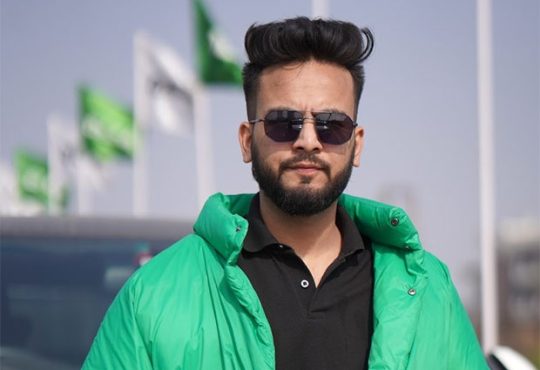 Elvish Yadav smiling with Bharti Singh and Karan Kundrra during Laughter Chefs 2 semi-finale after announcing wedding date