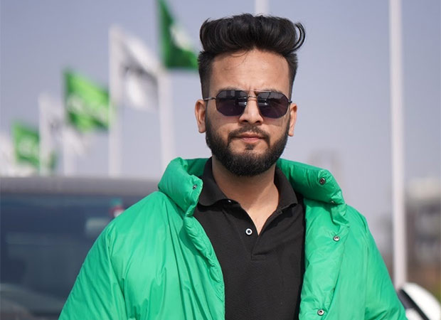 Elvish Yadav smiling with Bharti Singh and Karan Kundrra during Laughter Chefs 2 semi-finale after announcing wedding date