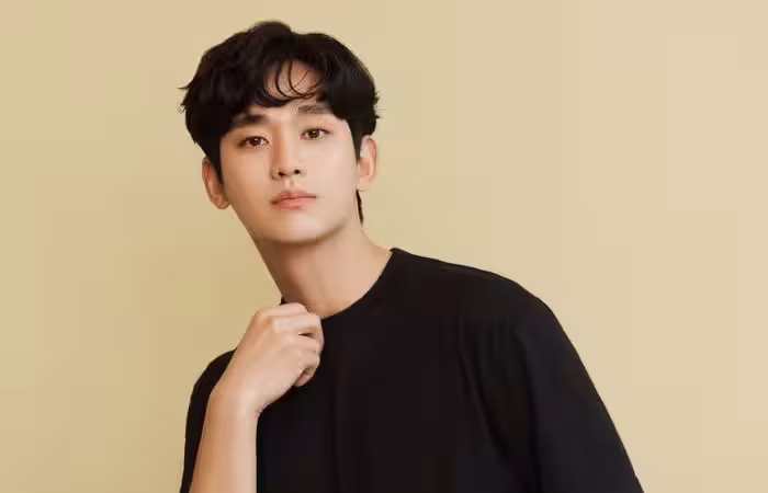 Kim Soo Hyun at press conference addressing Kim Sae Ron controversy and court case win