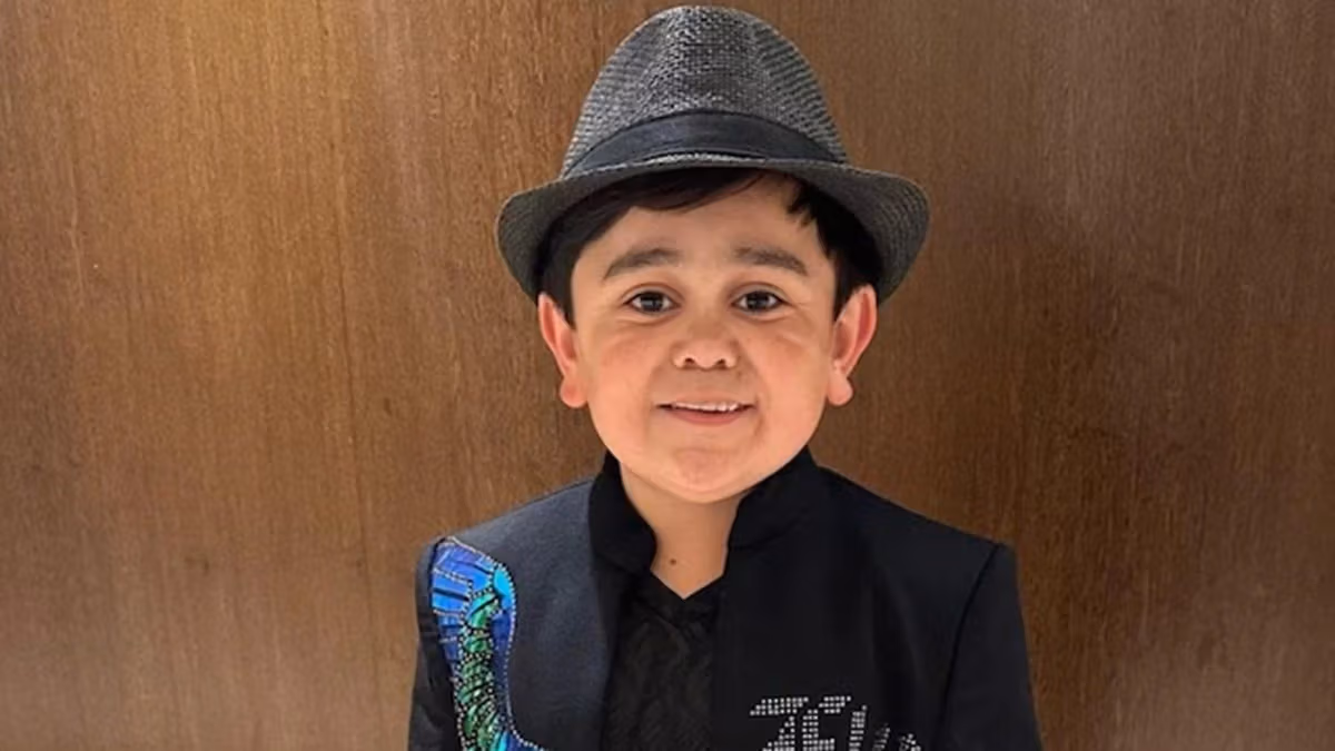 Abdu Rozik being escorted by Dubai police after arrest at airport over alleged theft