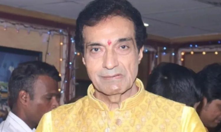 Dheeraj Kumar with co-stars from Roti Kapda Aur Makaan – tribute after his death