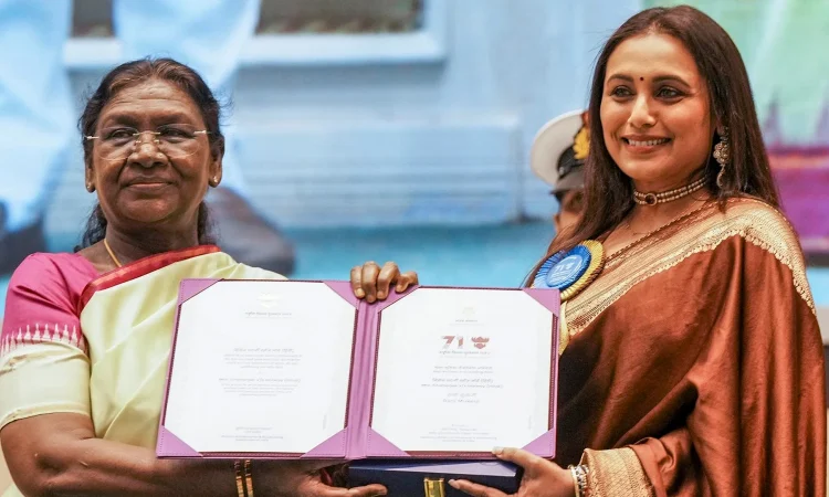 Rani Mukerji wearing pendant with daughter Adira’s initials at National Awards