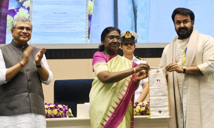 Mohanlal receiving the 2025 Dadasaheb Phalke Award and ₹10 lakh prize