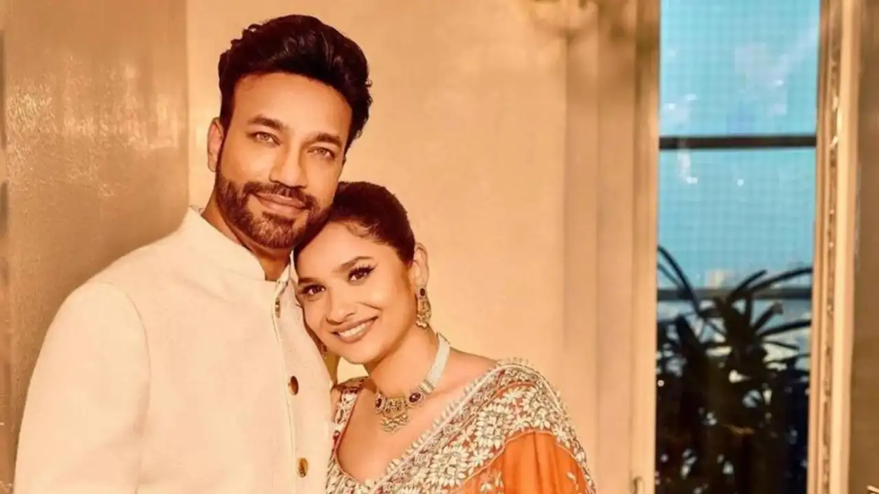 Vicky Jain showing his injured hand after the accident, with Ankita Lokhande supporting him