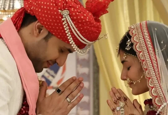 Tulsi stopped by Noina while trying to talk to Mihir in Kyunki Saas Bhi Kabhi Bahu Thi