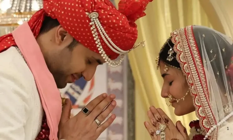 Tulsi stopped by Noina while trying to talk to Mihir in Kyunki Saas Bhi Kabhi Bahu Thi