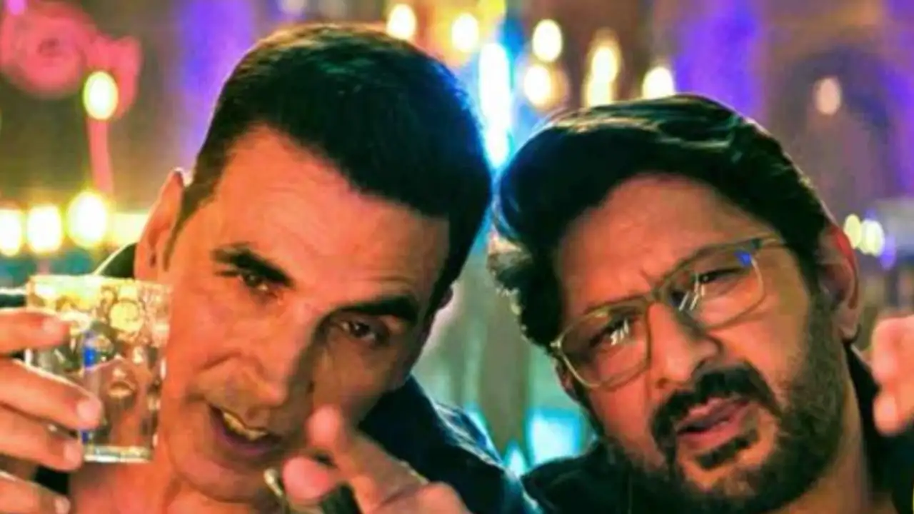 Poster of Jolly LLB 3 featuring Akshay Kumar and Arshad Warsi with box office prediction text