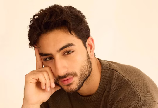 Ibrahim Ali Khan smiling confidently while speaking, proudly showcasing his lisp
