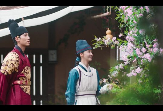 Bon Appétit, Your Majesty Episodes 7–8 featuring Yeon Ji-young and King Yi Heon in palace cooking drama