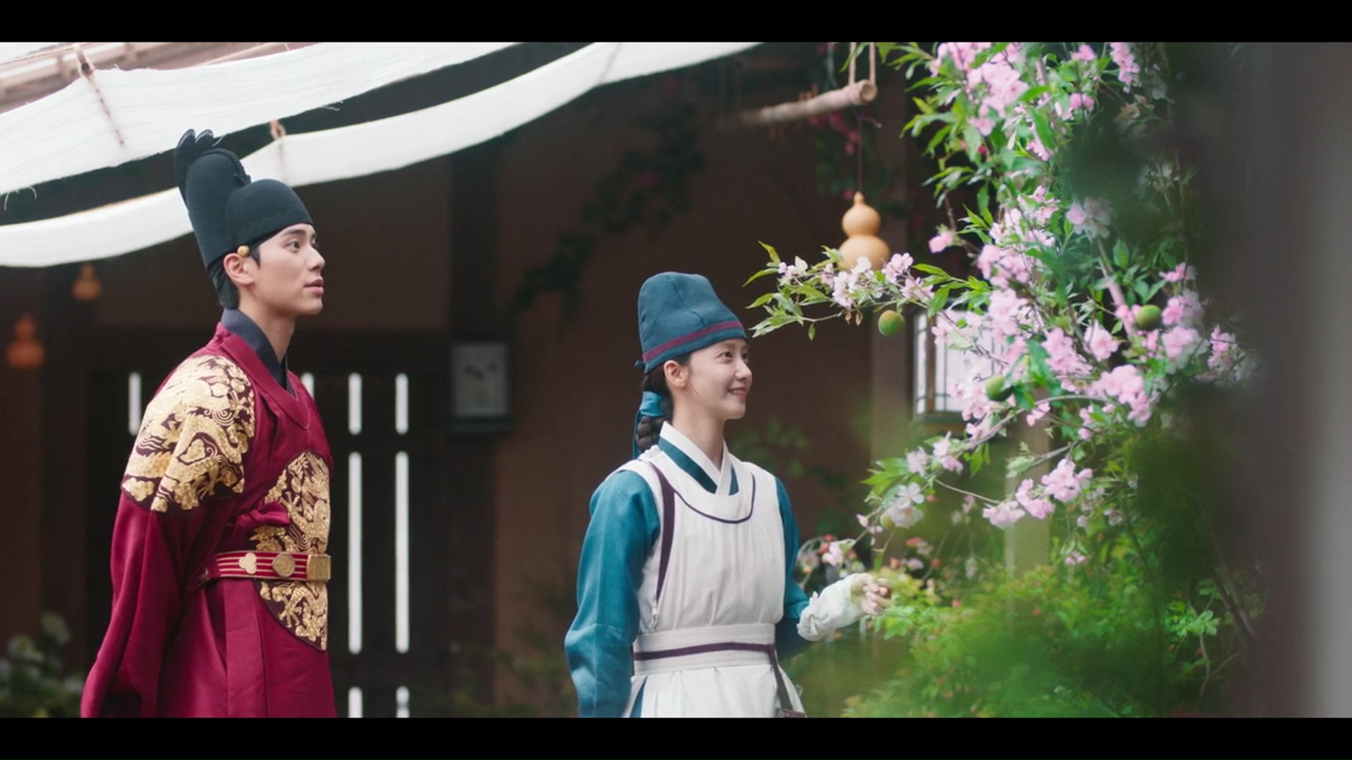 Bon Appétit, Your Majesty Episodes 7–8 featuring Yeon Ji-young and King Yi Heon in palace cooking drama