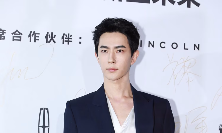 Fans reacting online to Yu Menglong death hoax, highlighting social media misinformation