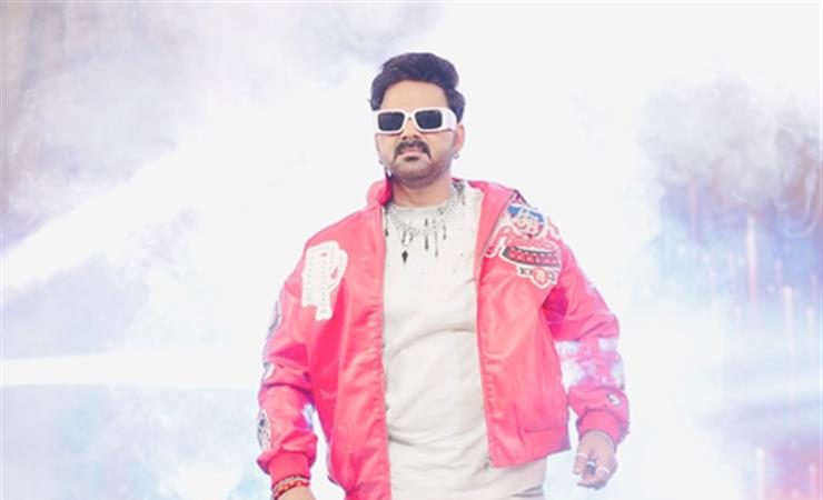 Pawan Singh leaving Rise & Fall reality show set, surprising fans with sudden exit