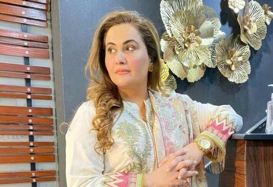 Pakistani actress Nargis with visible bruises after being beaten by her husband