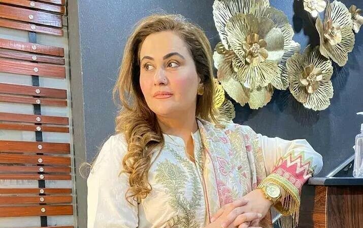 Pakistani actress Nargis with visible bruises after being beaten by her husband