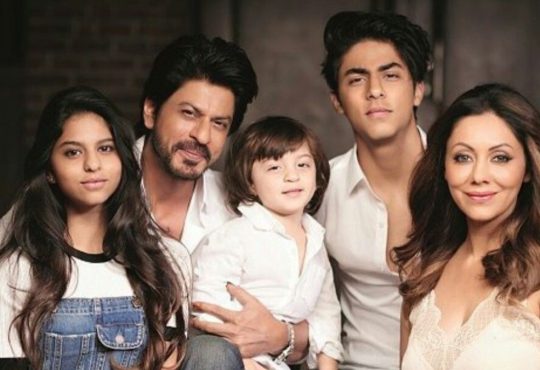 Suhana Khan smiling with Shah Rukh Khan in viral family photo showing strong father-daughter bond