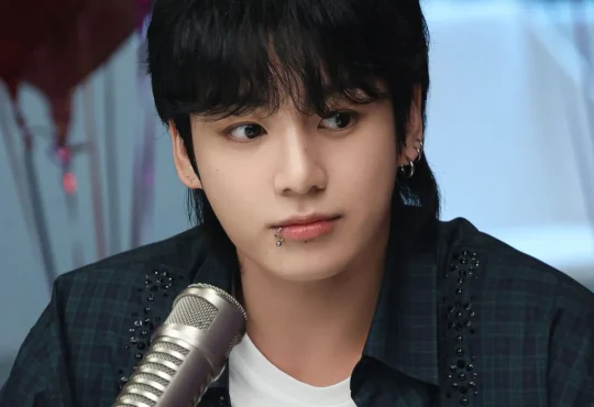 Jungkook at the airport in monochrome outfit, sparking fan speculation