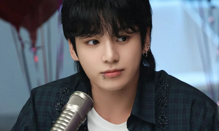 Jungkook at the airport in monochrome outfit, sparking fan speculation