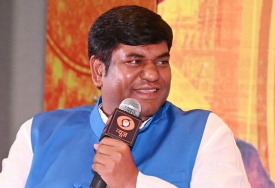 Mukesh Sahani speaking at a political rally representing the Nishad community