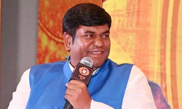 Mukesh Sahani speaking at a political rally representing the Nishad community