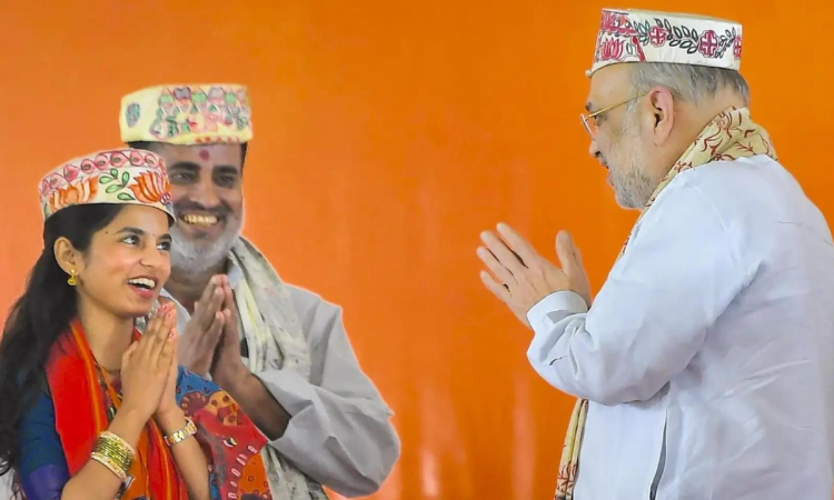 Maithili Thakur during Bihar Election 2025 campaign highlighting her assets and income