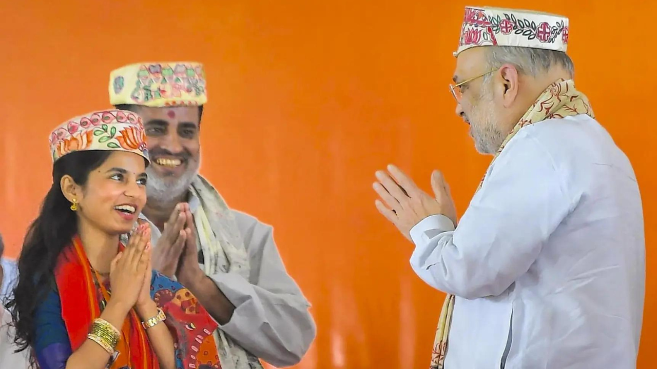 Maithili Thakur during Bihar Election 2025 campaign highlighting her assets and income