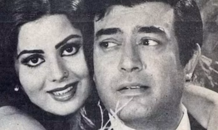 Sulakshana Pandit, veteran Bollywood actress and singer, smiling at an event