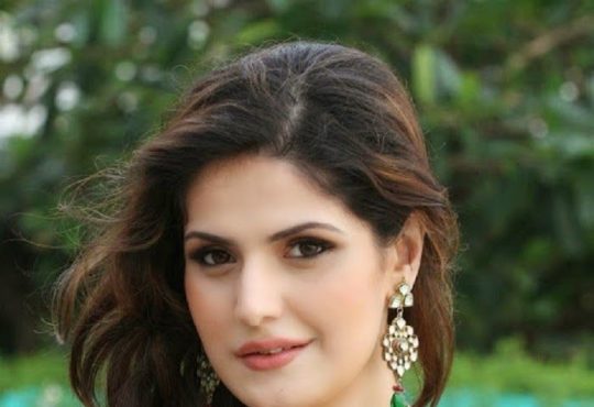 Zarine Khan with her children Sussanne Khan and Zayed Khan
