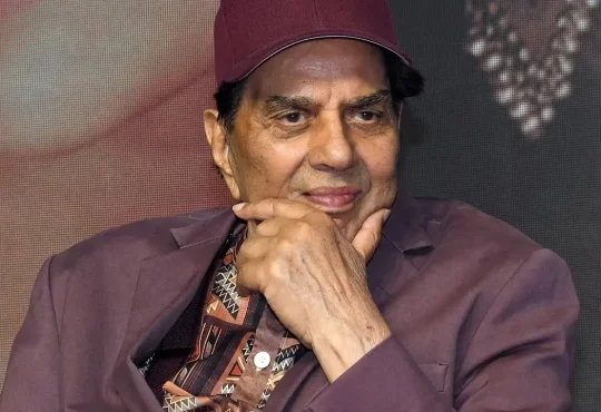 Dharmendra in hospital receiving medical care at Breach Candy Hospital Mumbai