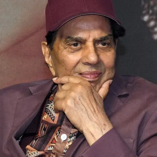 Dharmendra in hospital receiving medical care at Breach Candy Hospital Mumbai