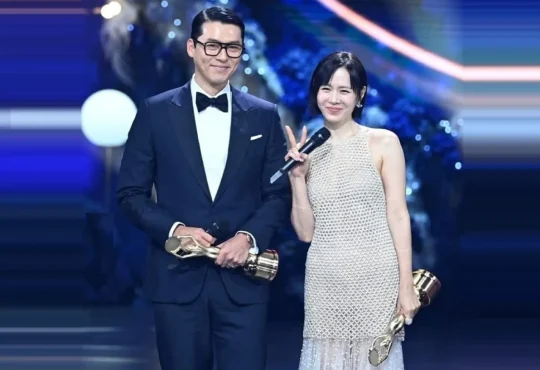 Hyun‑Bin and Son Ye‑Jin receiving top acting awards at Blue Dragon Film Awards 2025